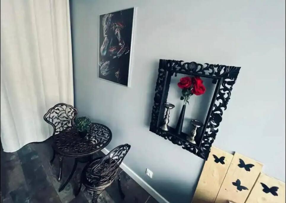 Orphelin Studio Avec Balneo Proche Centre Ville Reims Eksteriør billede