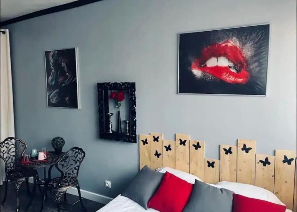 Orphelin Studio Avec Balneo Proche Centre Ville Reims Eksteriør billede