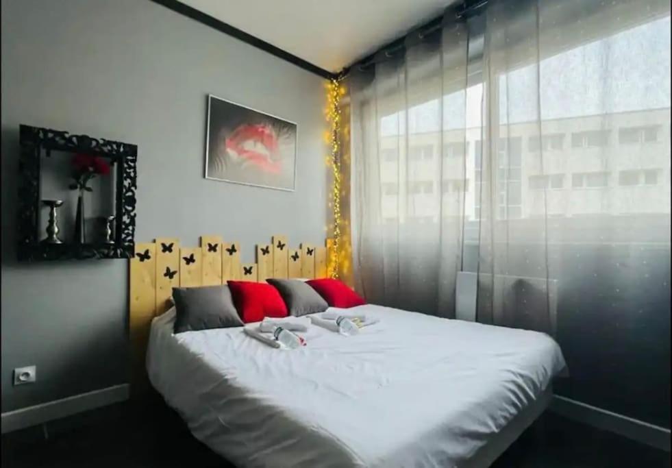 Orphelin Studio Avec Balneo Proche Centre Ville Reims Eksteriør billede